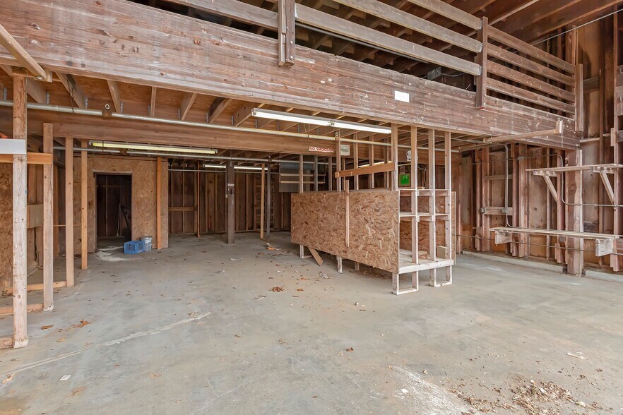 More Photos Of 9654 SE Southworth Dr, Port Orchard Industrial For Lease