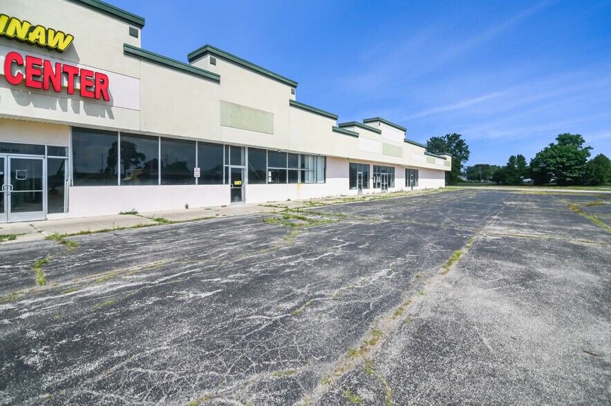 More Photos Of 2865-2885 Bay Rd, Saginaw Freestanding For Sale