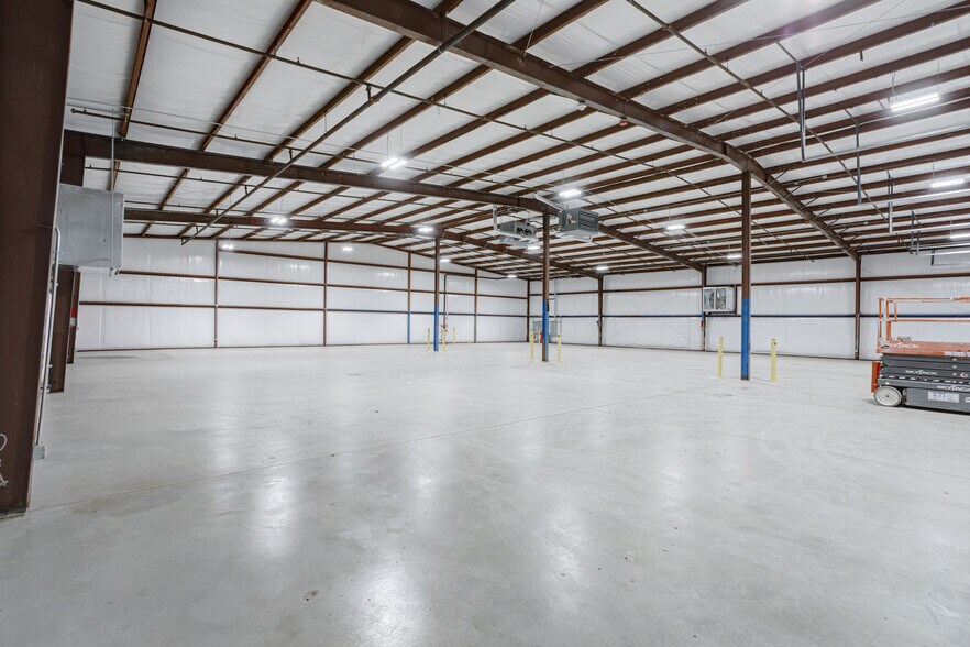 More Photos Of 6401 Centennial Blvd, Nashville Warehouse For Lease