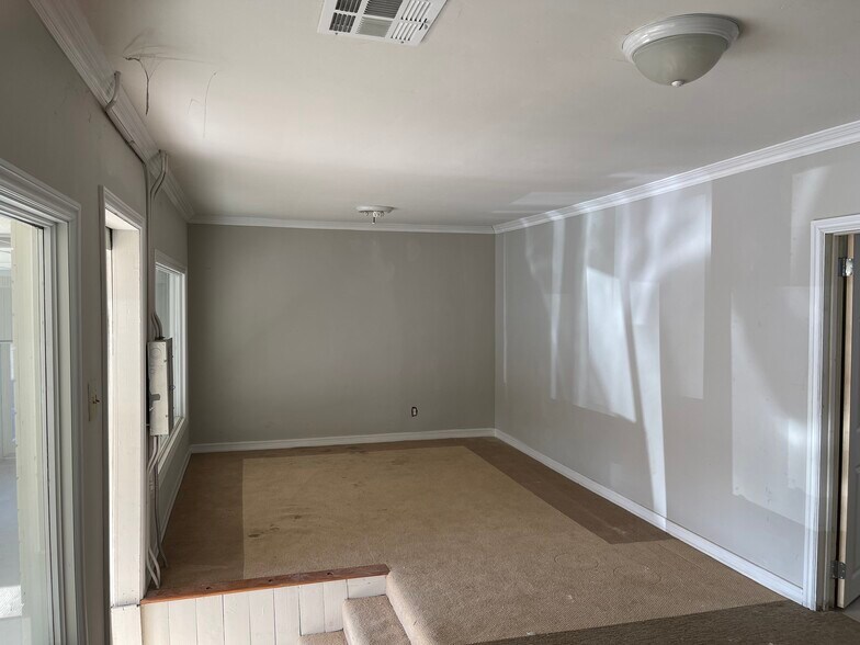 More Photos Of 7639 Foothill Blvd, Tujunga Storefront For Lease