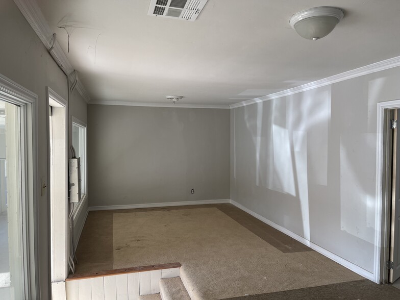 More Photos Of 7639 Foothill Blvd, Tujunga Storefront For Lease