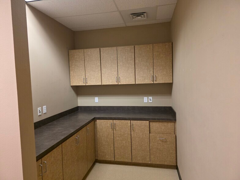 More Photos Of 2805 Saint Andrews Loop, Pasco Office For Lease