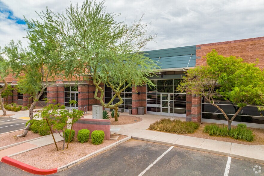 More Photos Of 8860 E Chaparral Rd, Scottsdale Unknown For Lease