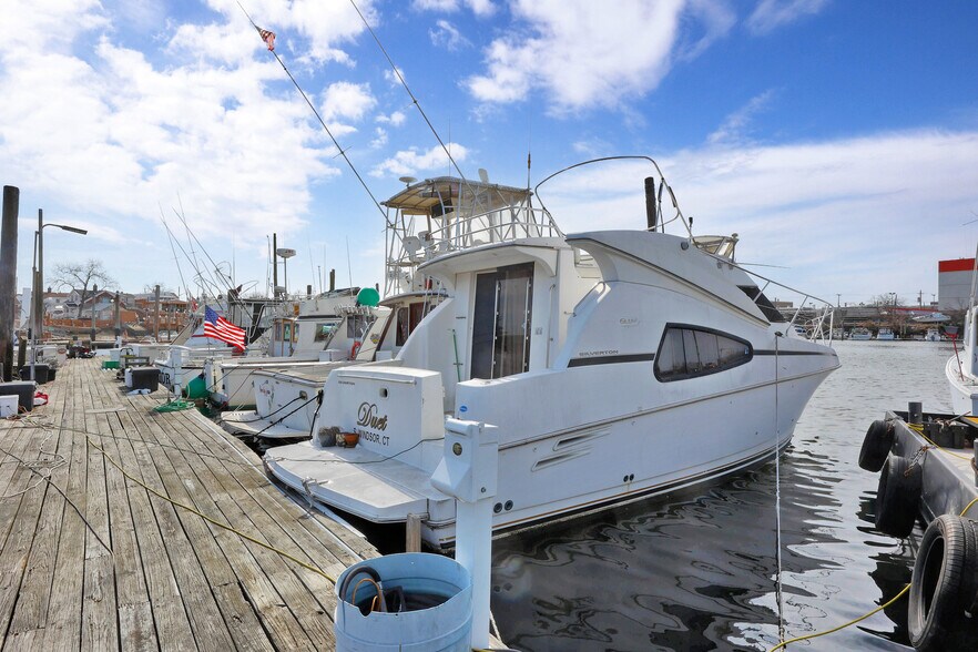 More Photos Of 82-84 Ebony Ct, Brooklyn Marina For Sale