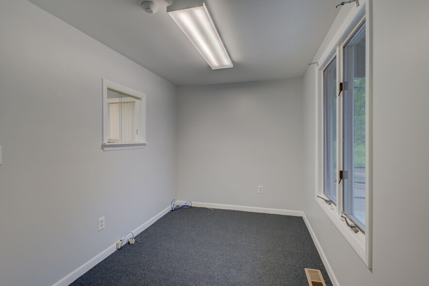 More Photos Of 626 Toll Gate Rd, Warwick Medical For Lease