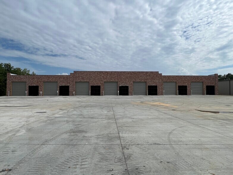 More Photos Of 124 Kimball Dr, Madison Showroom For Lease