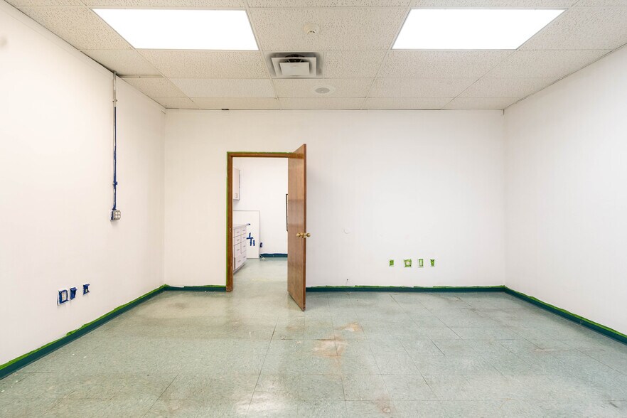 More Photos Of 11813 W 77th St, Lenexa Office For Sale