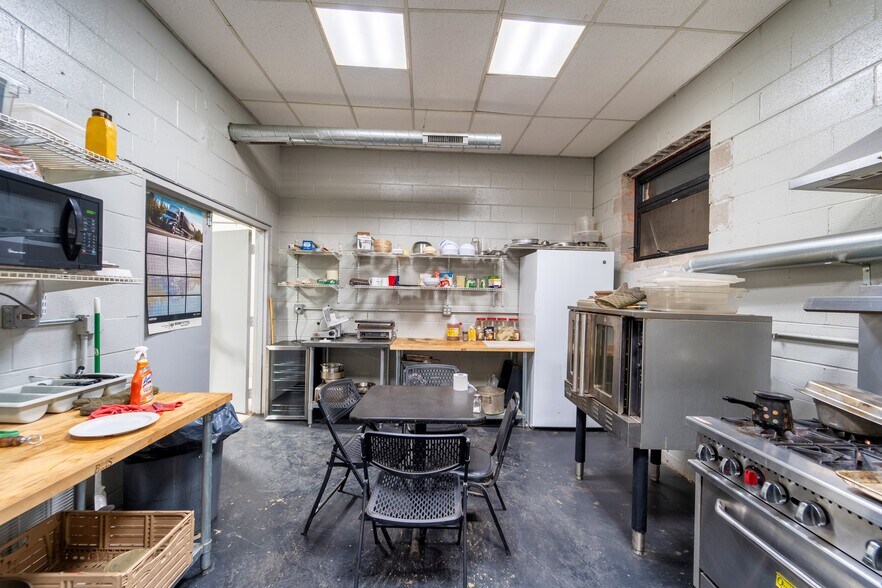 More Photos Of 255 E 167th St, Harvey Distribution For Lease