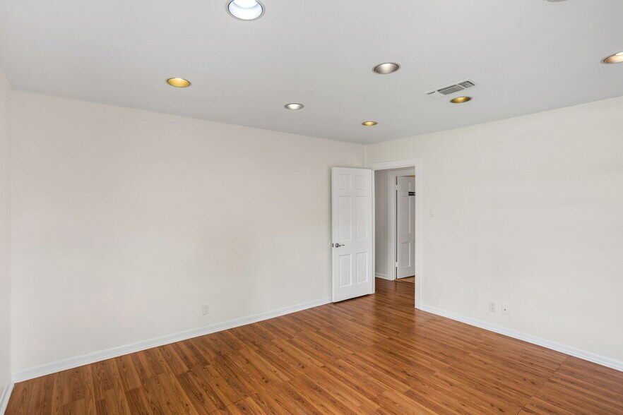 More Photos Of 5600 San Pedro Ave, San Antonio Office Residential For Sale