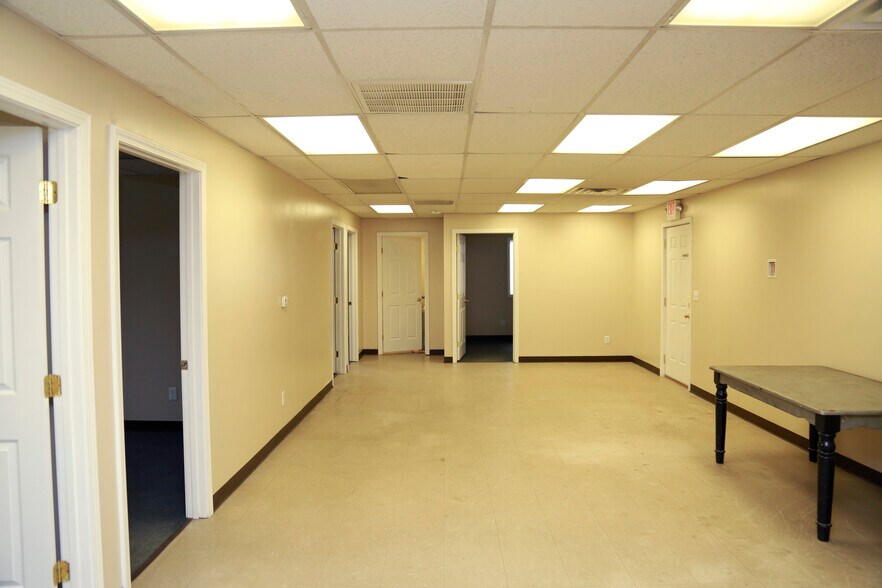 More Photos Of 255 S Plant St, Morgantown Distribution For Lease