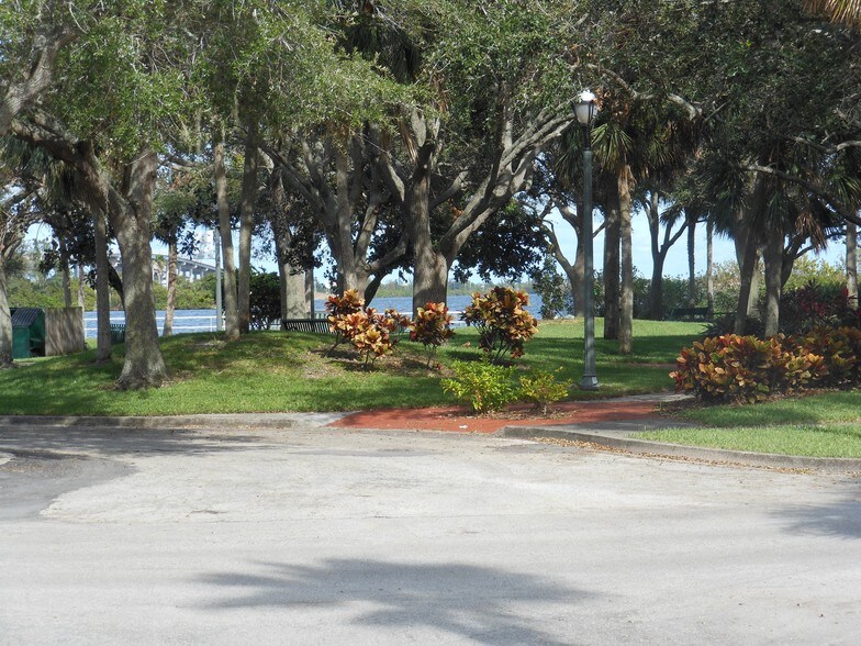 More Photos Of 2210 S Front St, Melbourne Office For Lease