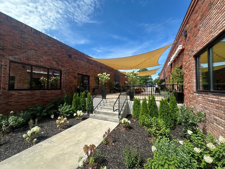 More Photos Of 4615 N Prospect Rd, Peoria Heights Storefront Retail Office For Lease