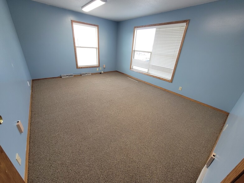 More Photos Of 405 W 34th St, Sioux Falls Office For Lease