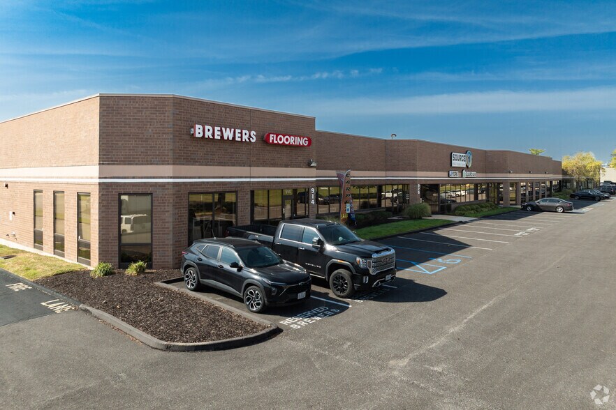 Primary Photo Of 914-938 S Highway Dr, Fenton Flex For Lease