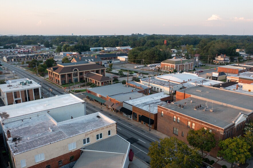 More Photos Of 106-108 N Church St, Thomaston Storefront For Sale
