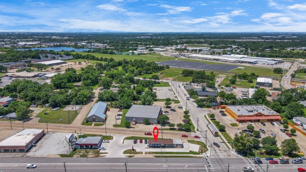 More Photos Of 1400-1402 S Texas Ave, Bryan General Retail For Sale