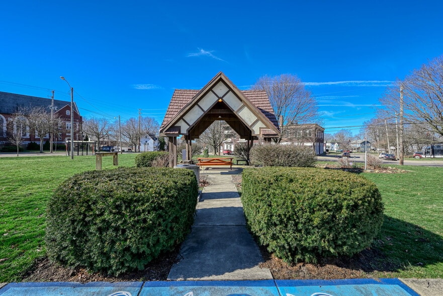 More Photos Of 314 Pioneer St, Akron Storefront For Sale