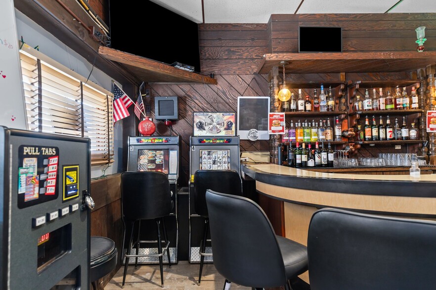 More Photos Of 344 Bowen St, Oshkosh Restaurant For Sale