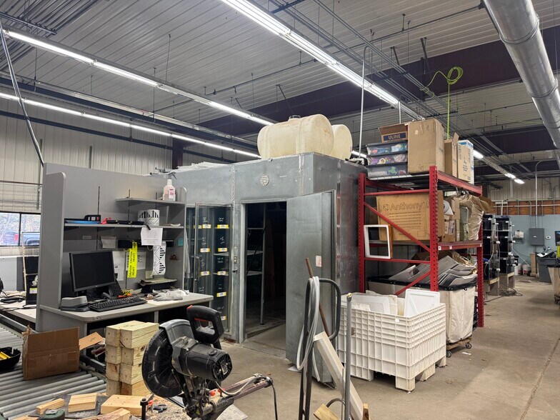 More Photos Of 2389 Airpark Rd, Rhinelander Manufacturing For Sale