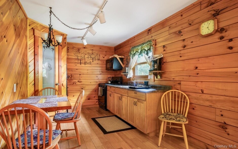 More Photos Of 5973 New York 28, Phoenicia Hotel For Sale