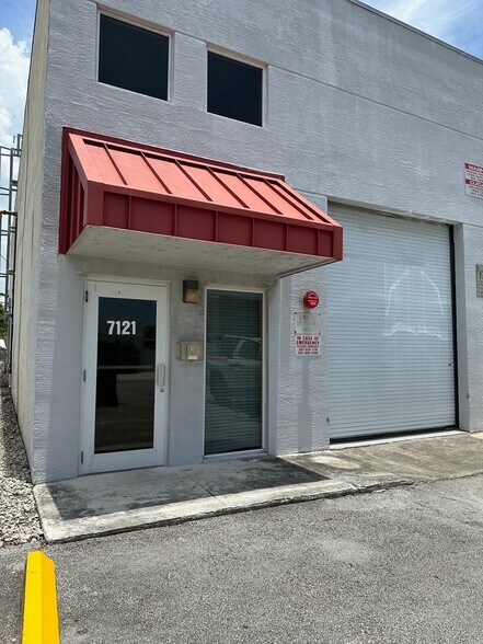 Primary Photo Of 7121 SW 43rd St, Miami Warehouse For Lease