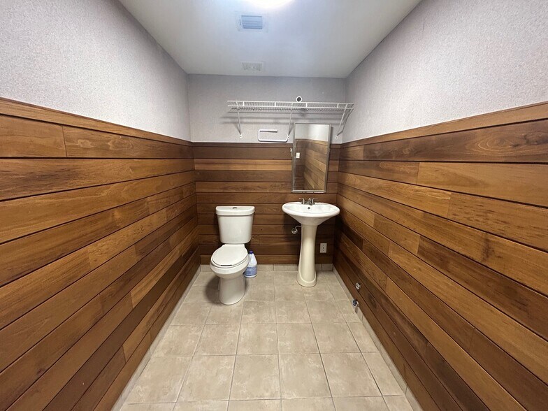 More Photos Of 5100 Hollywood Blvd, Hollywood Medical For Lease