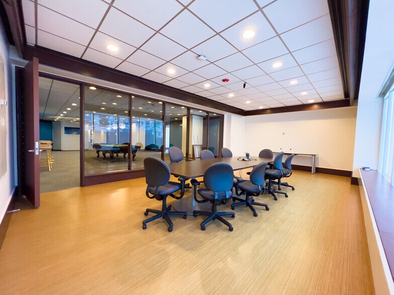 More Photos Of 100 N Queen St, Lancaster Office For Sale