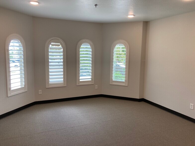 More Photos Of 6536 Greatwood Pky, Sugar Land Office For Sale