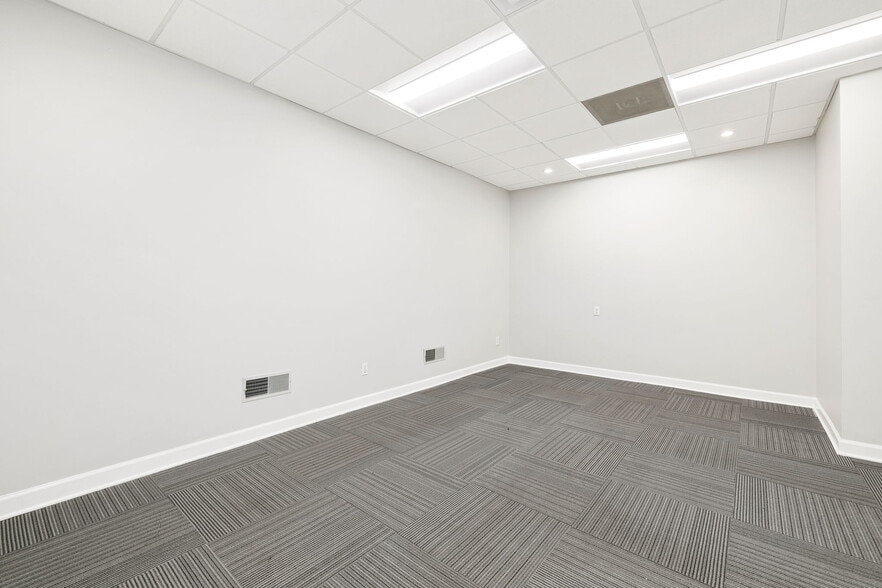 More Photos Of 5064 Roswell Rd, Atlanta Office Residential For Sale