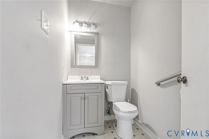 More Photos Of 10806 Rives Ave, Mc Kenney Medical For Sale