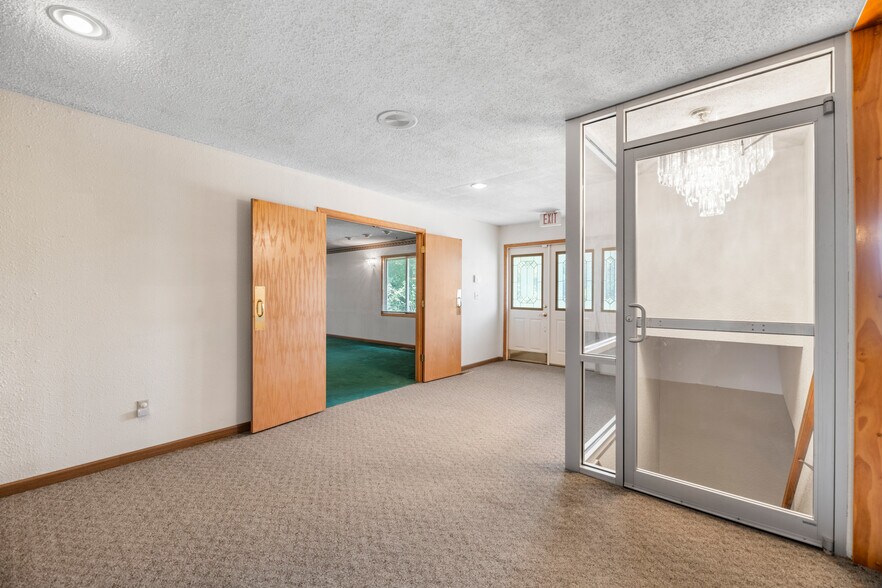 More Photos Of 106 Shadybrook Dr, Cheney Office For Sale