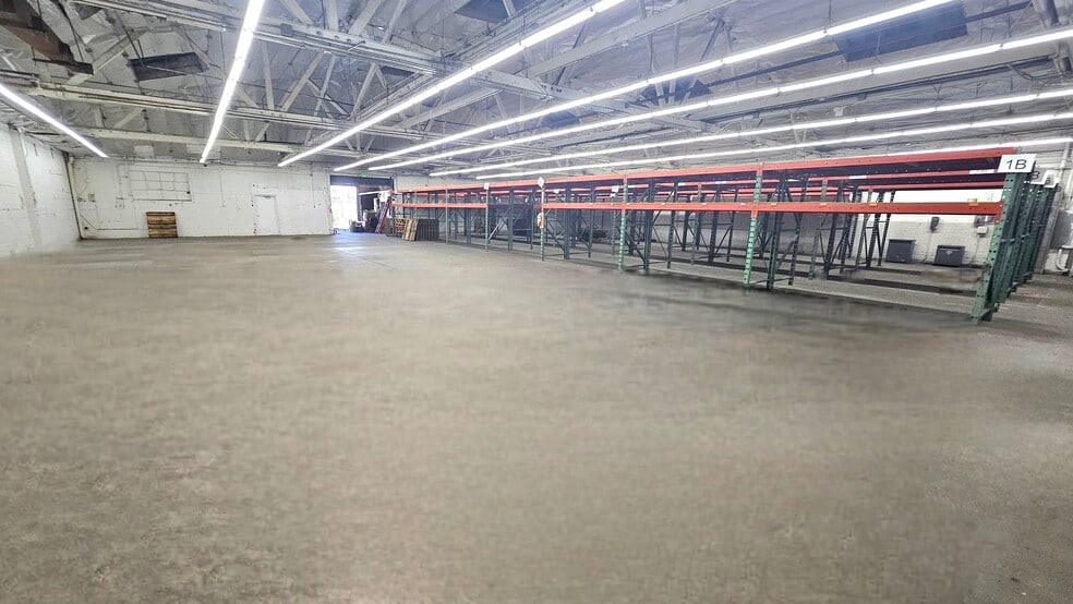 More Photos Of 465 E 32nd St, Los Angeles Warehouse For Lease