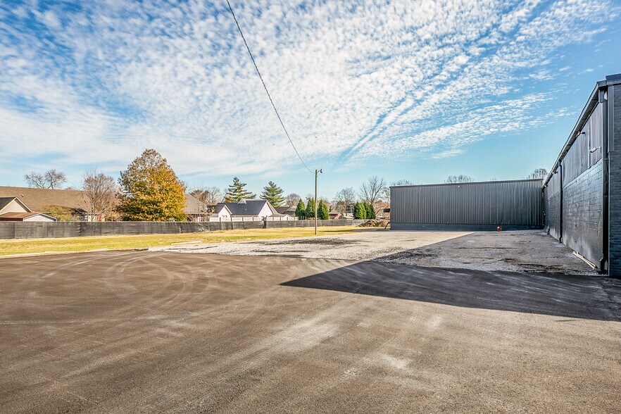 More Photos Of 500 1st Ave, Mount Pleasant Manufacturing For Lease