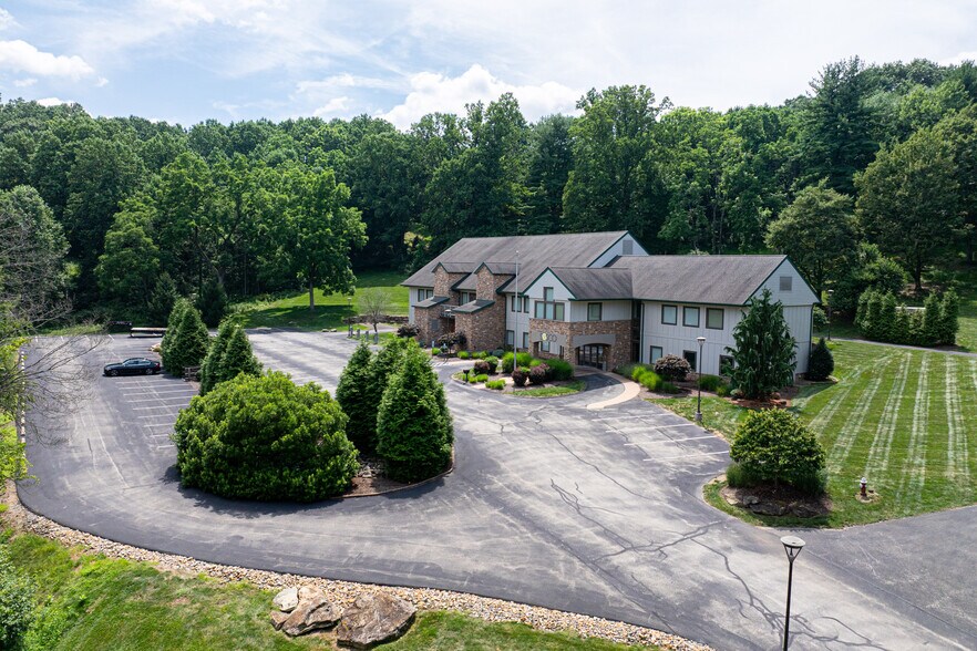 More Photos Of 220 Megawatt Ln, Greensburg Office For Sale