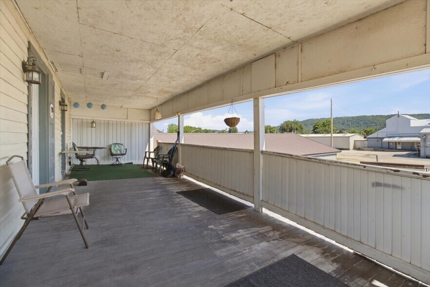 More Photos Of 116 W Jessie St, Rushford Storefront Retail Residential For Sale