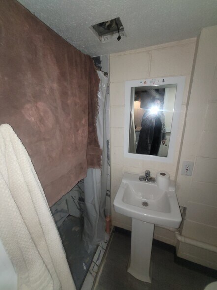 More Photos Of 1458 W 32nd St, Indianapolis Apartments For Sale