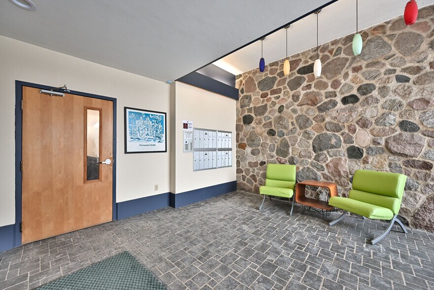 More Photos Of 1321 N Franklin Pl, Milwaukee Apartments For Sale