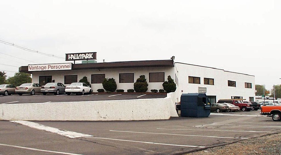 More Photos Of 215 Newbury St, Peabody Storefront Retail Office For Lease