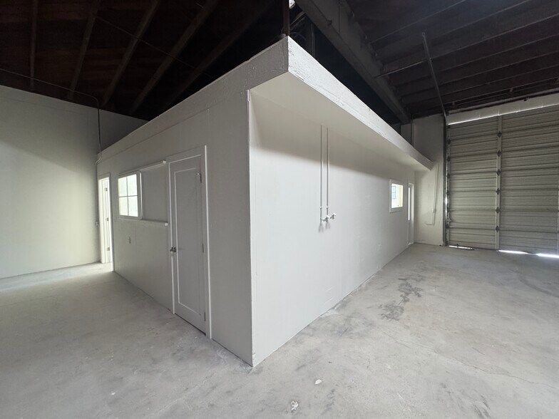 More Photos Of 1726 N Ventura Ave, Ventura Manufacturing For Lease