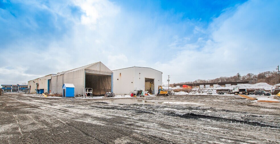 More Photos Of 1350 Rue Grande Allée, Terrebonne Manufacturing For Sale