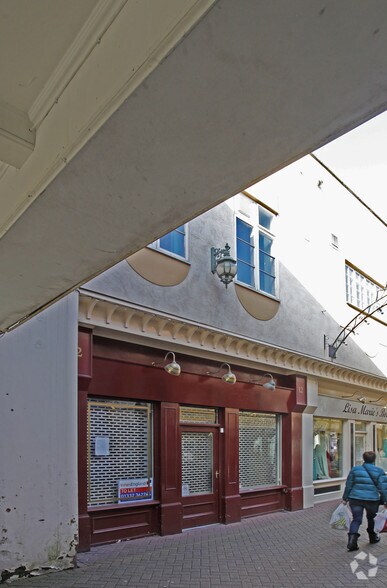 Primary Photo Of 12 Victoria Passage, Stourbridge Storefront For Lease