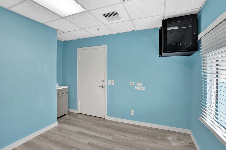 More Photos Of 2400 W Copans Rd, Pompano Beach Showroom For Lease