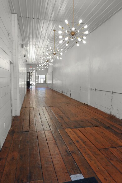 More Photos Of 124 Trinity St, Abbeville Storefront For Sale