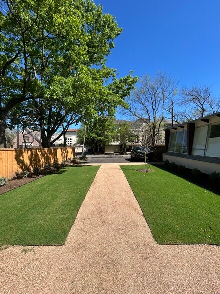 More Photos Of 4916 Kelvin Dr, Houston Coworking Space