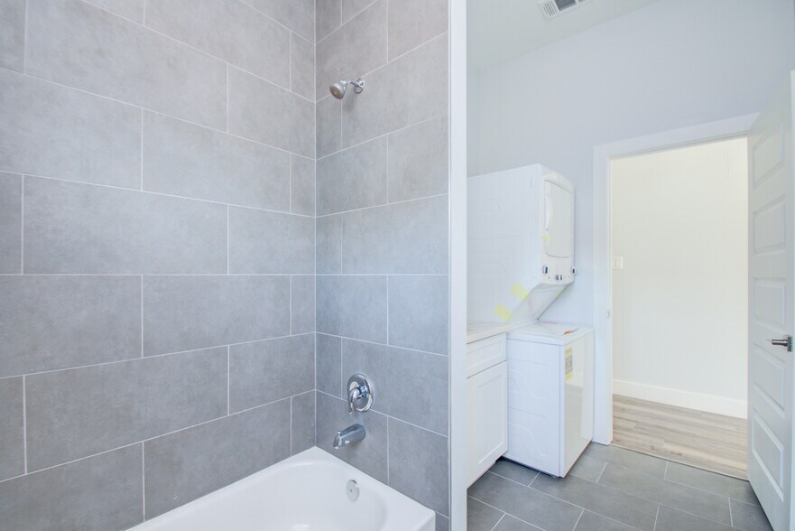 More Photos Of 2620 Delafield St, Houston Apartments For Sale