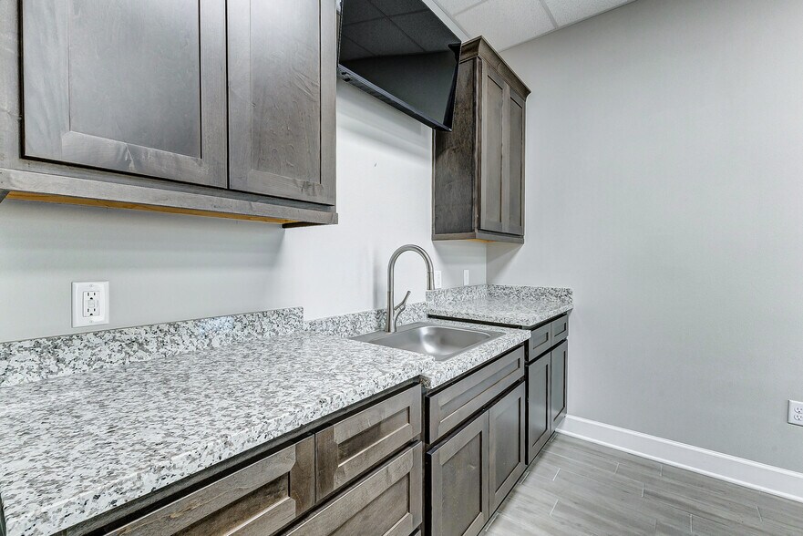 More Photos Of 26717 Westheimer Pky, Katy Medical For Sale