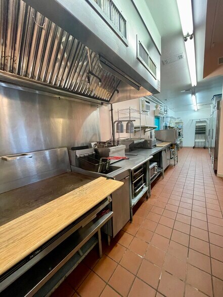 More Photos Of 25202 Island Pines Dr, Waves Restaurant For Sale