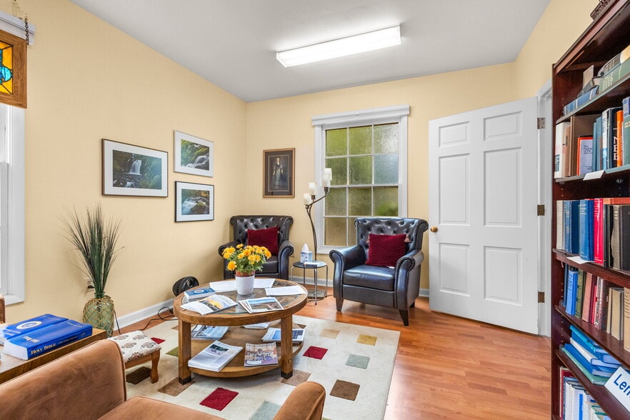 More Photos Of 537 7th Ave SW, Albany Religious Facility For Sale