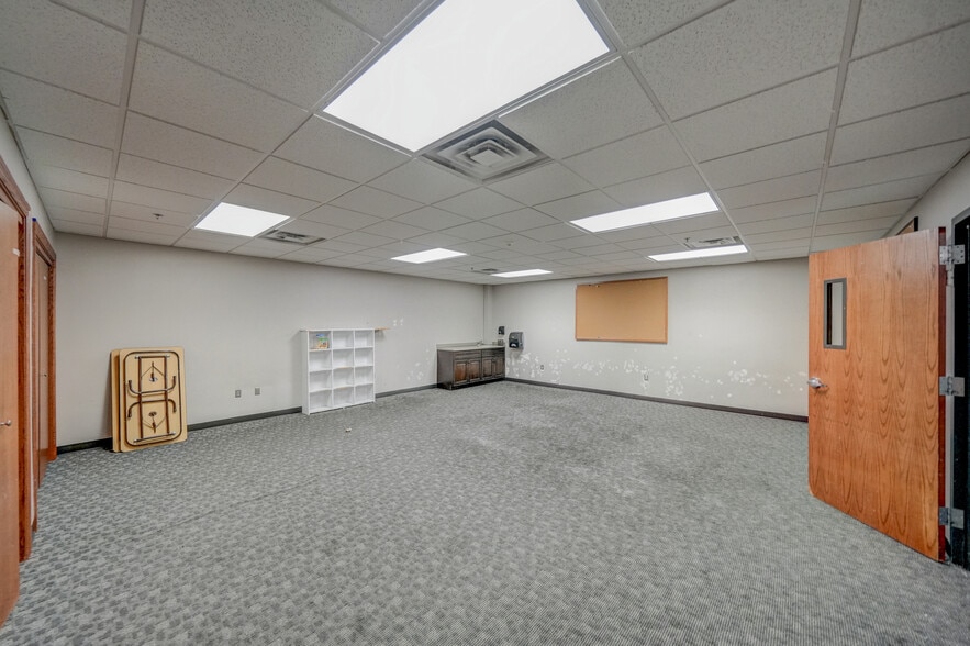 More Photos Of 2730 Crossbridge Rd, Lincoln Religious Facility For Sale