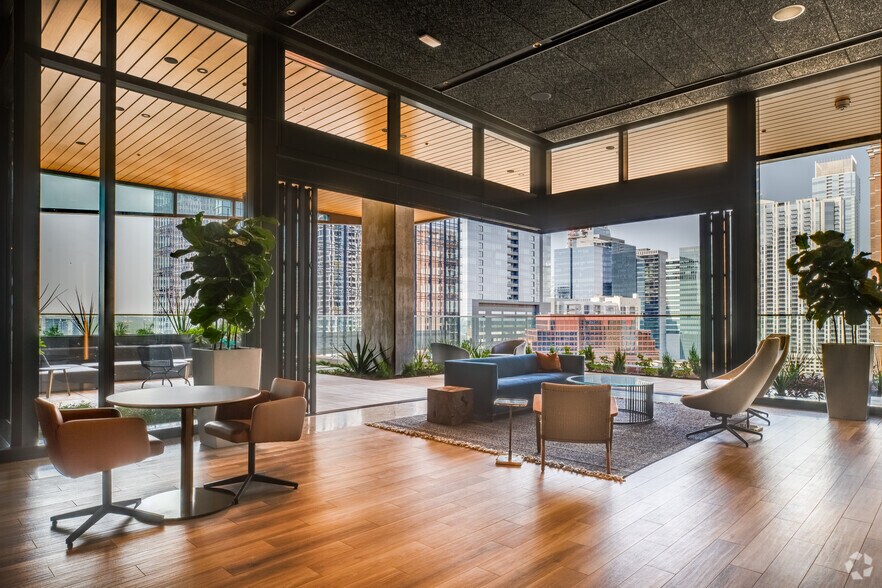 More Photos Of 405 Colorado St, Austin Office For Lease